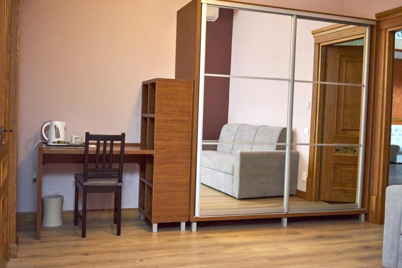 Східний Hotel Berezhany Ngoại thất bức ảnh
