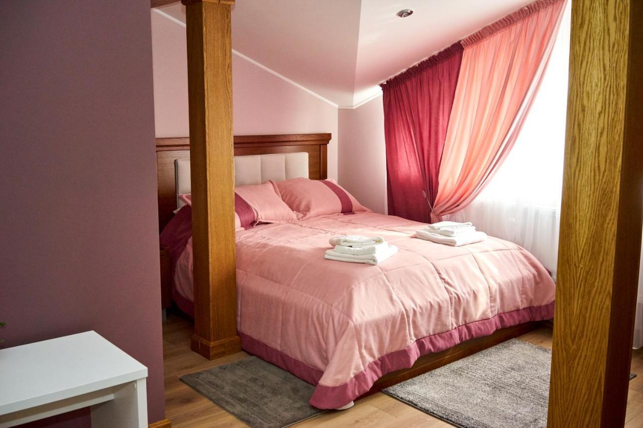 Східний Hotel Berezhany Ngoại thất bức ảnh