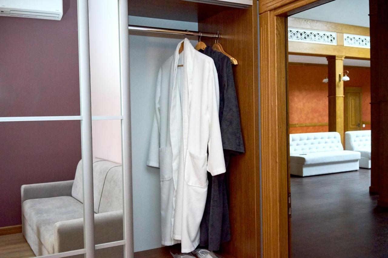 Східний Hotel Berezhany Ngoại thất bức ảnh